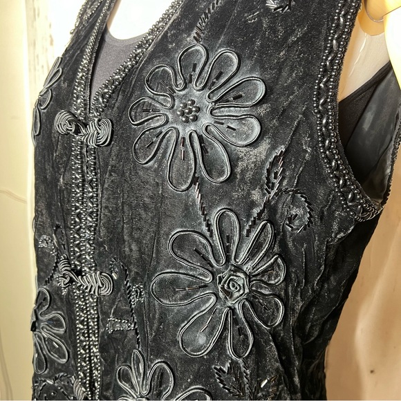 Vintage Rosoft Crushed Black Velvet Embroidered Floral Beaded Vest Size Medium - Picture 4 of 16